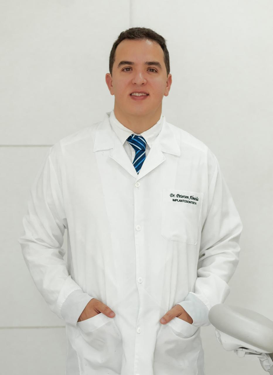Dr. Peterson Almeida – Implantodontista